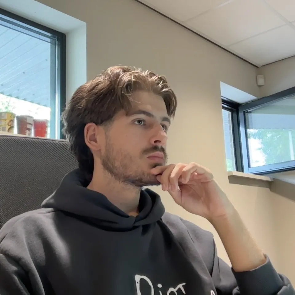 Damian Madronal Munoz, oprichter van Naltex, aan zijn bureau