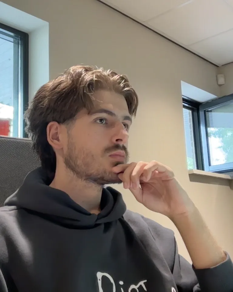 Damian Madronal Munoz, oprichter van Naltex, aan zijn bureau