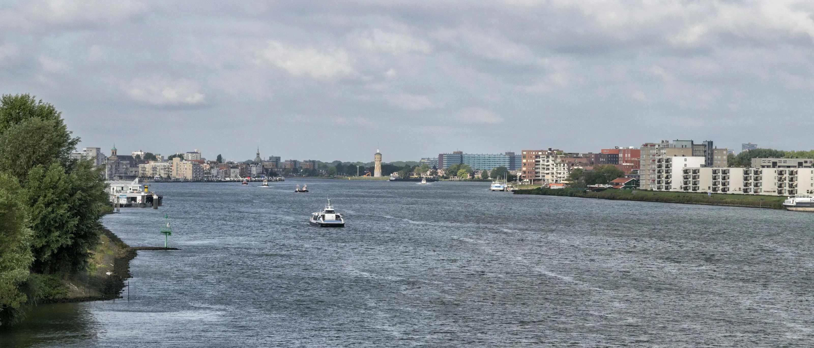 De Merwede vanaf de Papendrechtse brug, richting het drierivierenpunt
